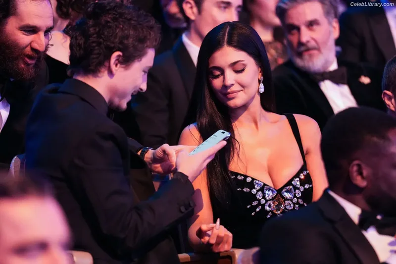 Kylie Jenner photo 24 of 4071
