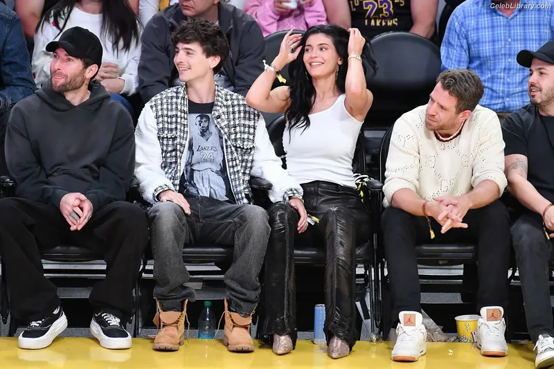 Kylie Jenner photo 21 of 4071