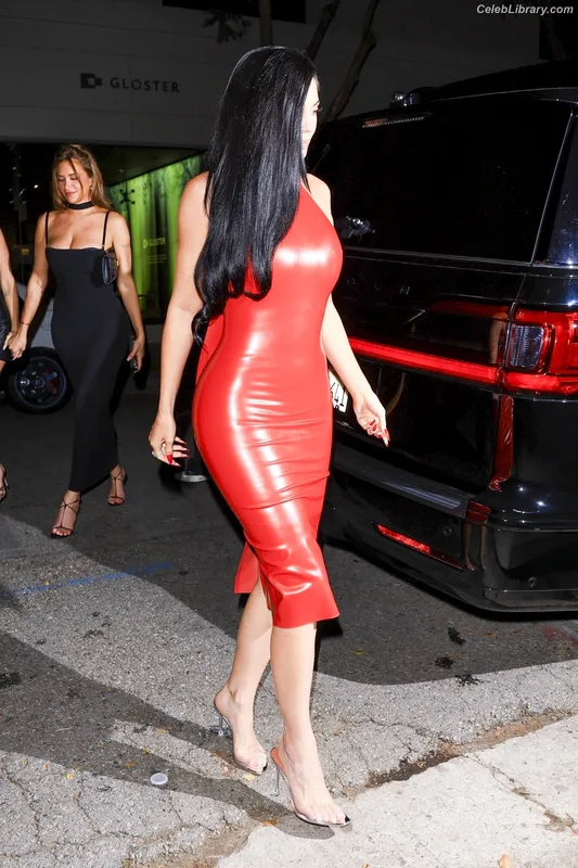 Kylie Jenner photo 9 of 4071
