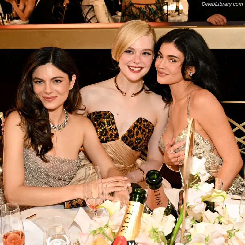 Kylie Jenner photo 23 of 4071