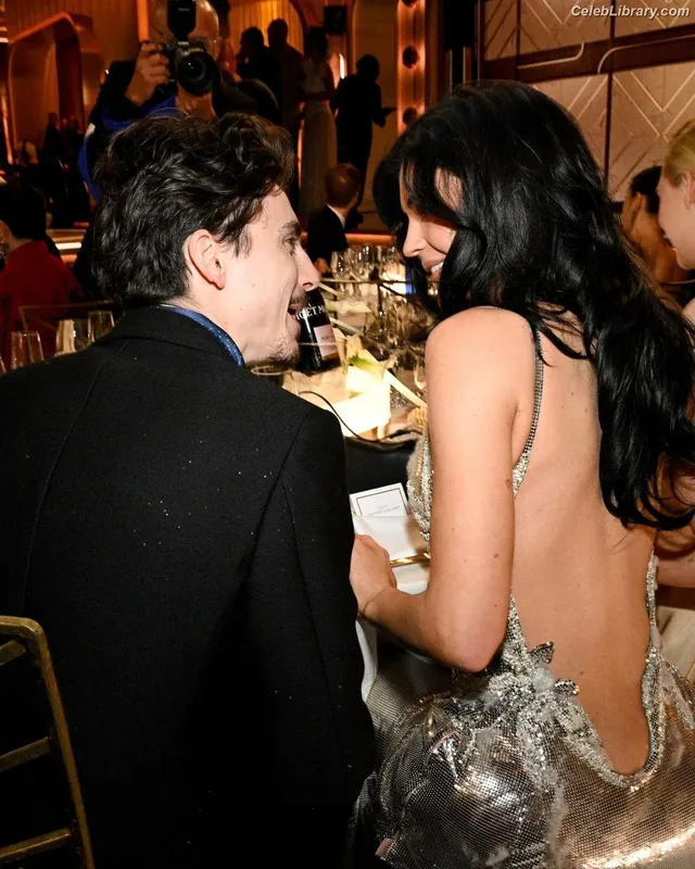 Kylie Jenner photo 24 of 4071