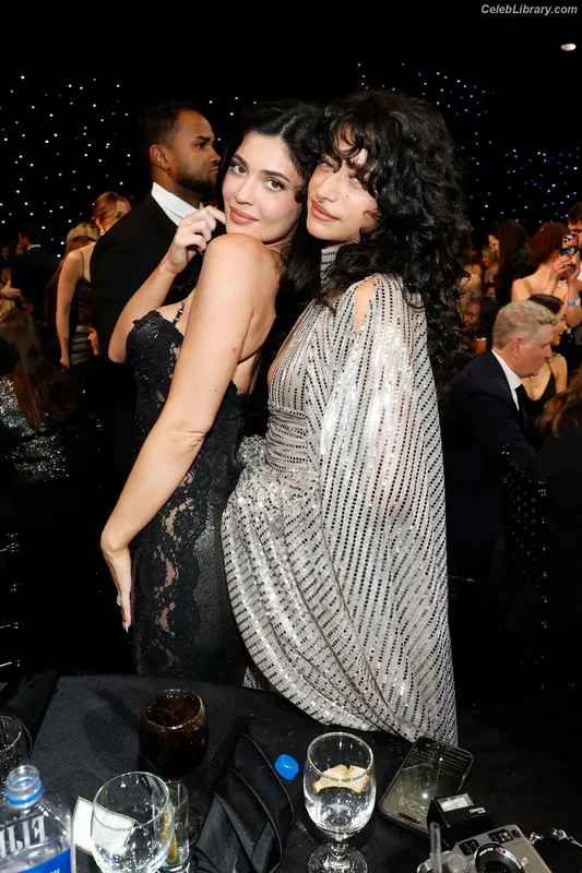 Kylie Jenner photo 8 of 4071