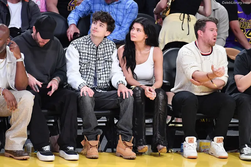 Kylie Jenner photo 13 of 4071