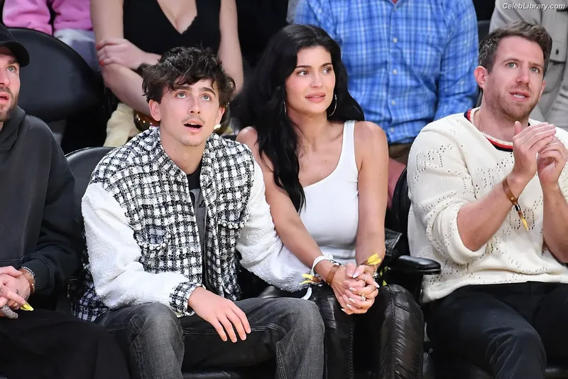 Kylie Jenner photo 23 of 4071