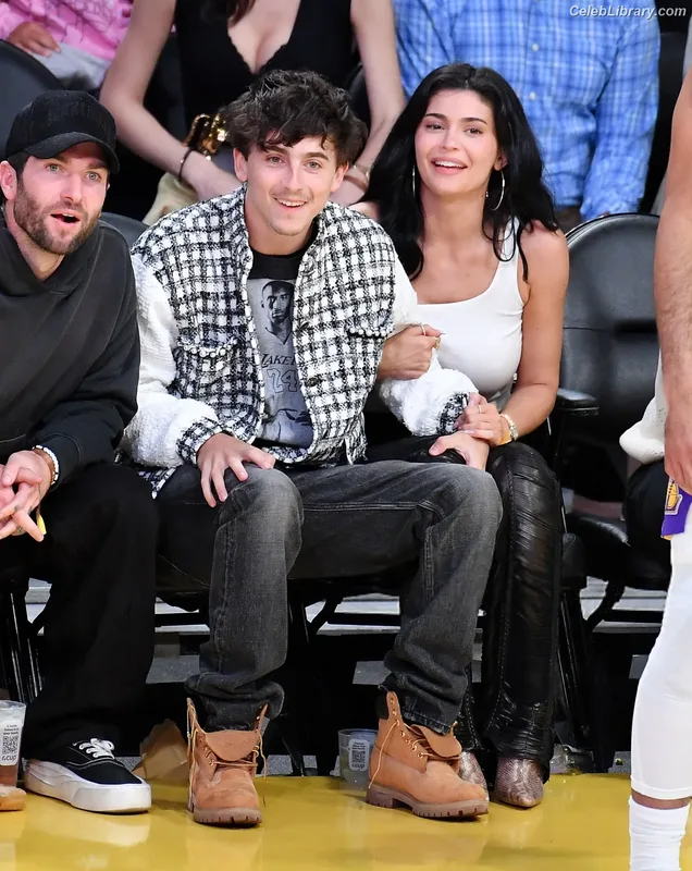Kylie Jenner photo 7 of 4071