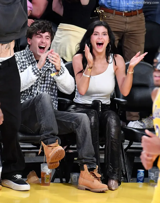 Kylie Jenner photo 6 of 4071