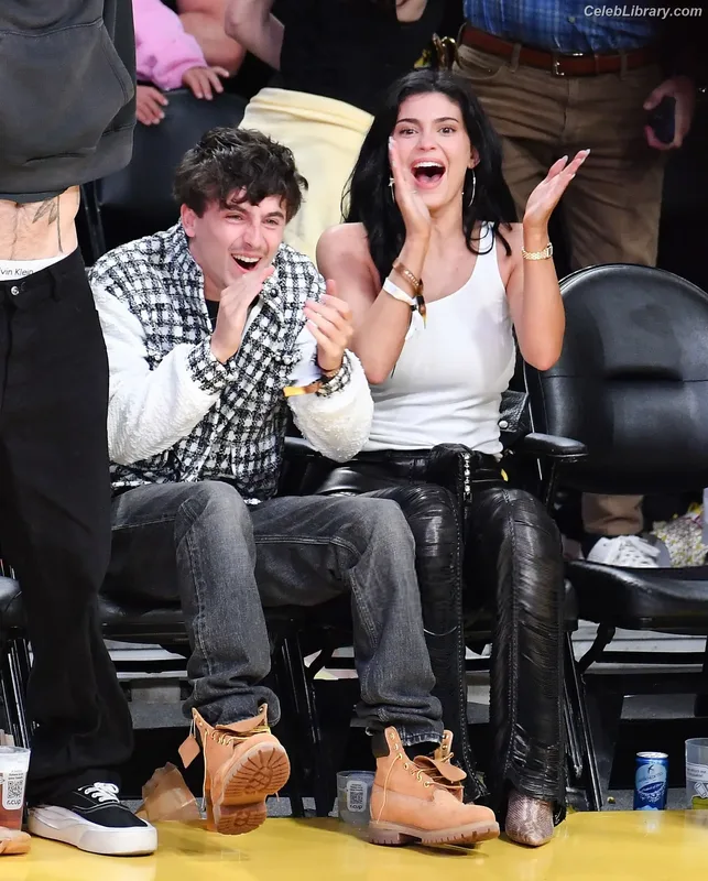 Kylie Jenner photo 14 of 4071
