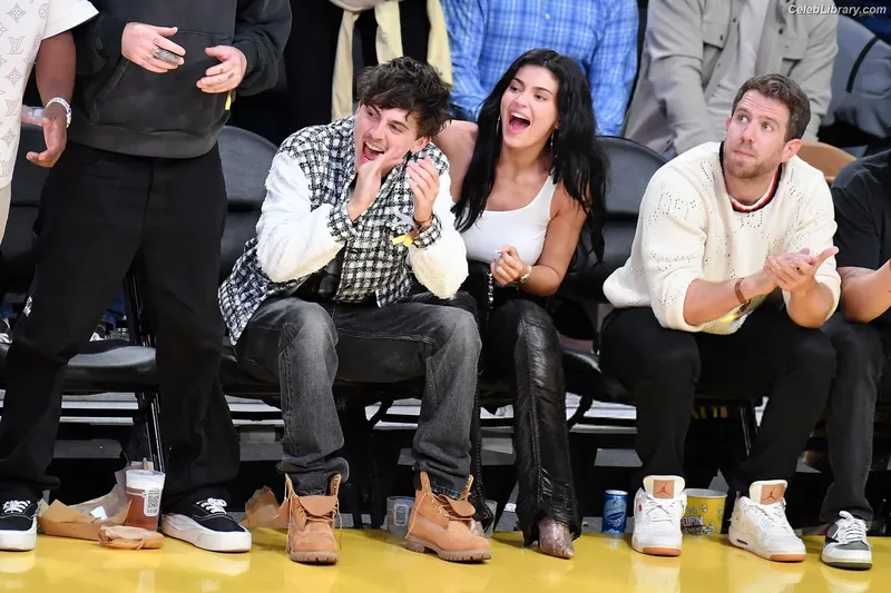 Kylie Jenner photo 9 of 4071