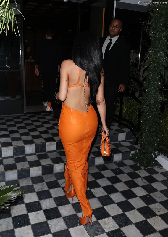 Kylie Jenner photo 17 of 4071