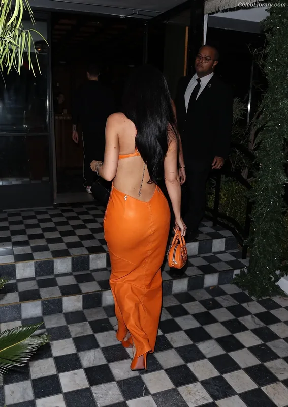 Kylie Jenner photo 12 of 4071