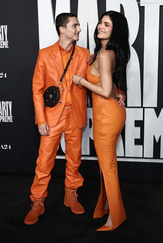 Kylie Jenner photo 17 of 4071