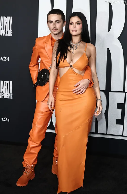 Kylie Jenner photo 18 of 4071