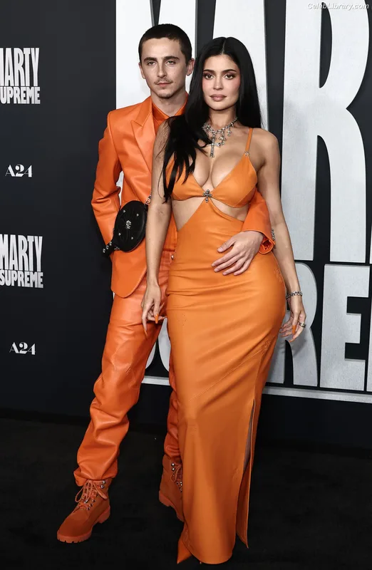 Kylie Jenner photo 19 of 4071