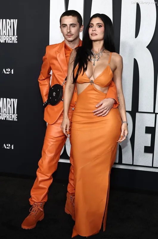 Kylie Jenner photo 20 of 4071