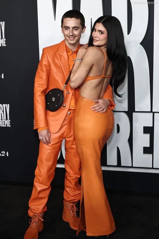 Kylie Jenner photo 22 of 4071