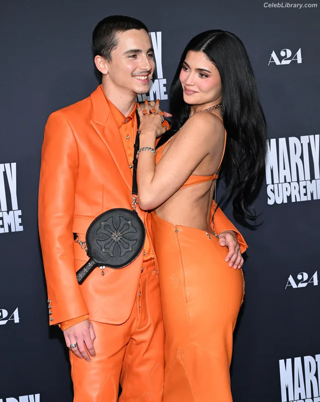 Kylie Jenner photo 7 of 4071