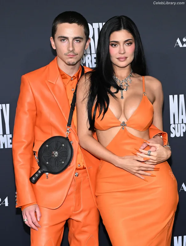 Kylie Jenner photo 12 of 4071