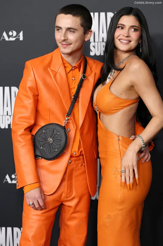 Kylie Jenner photo 24 of 4071