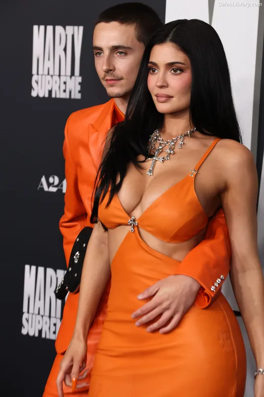 Kylie Jenner photo 15 of 4071