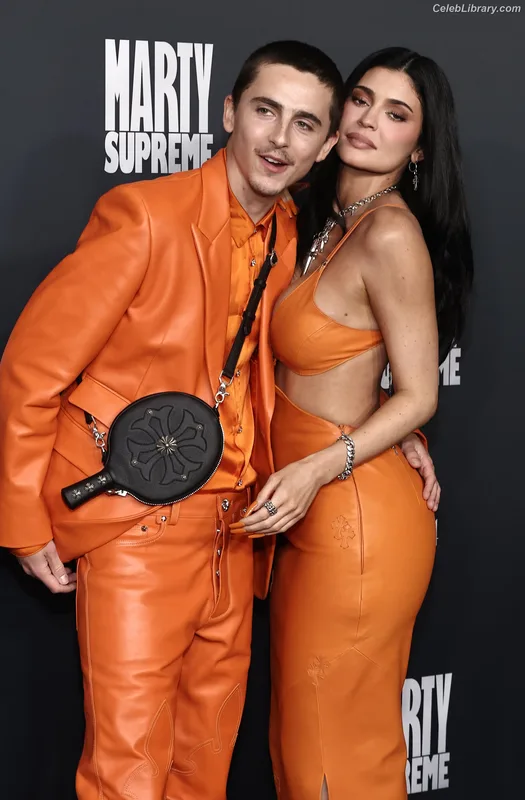 Kylie Jenner photo 22 of 4071