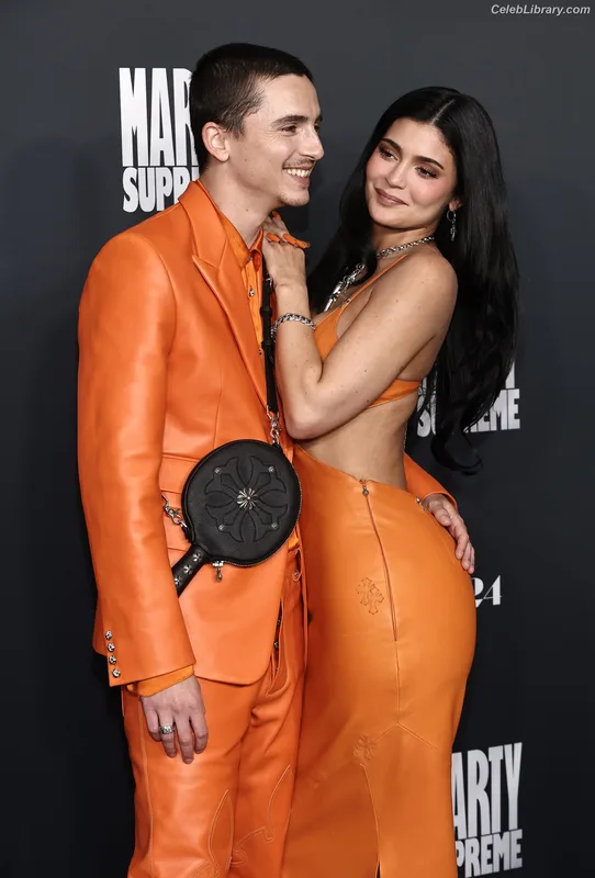 Kylie Jenner photo 23 of 4071