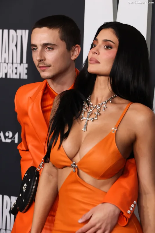 Kylie Jenner photo 3 of 4071