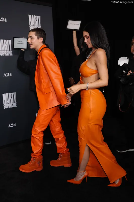 Kylie Jenner photo 7 of 4071