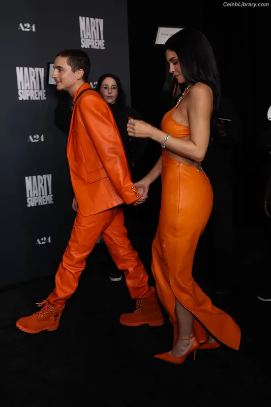 Kylie Jenner photo 13 of 4071