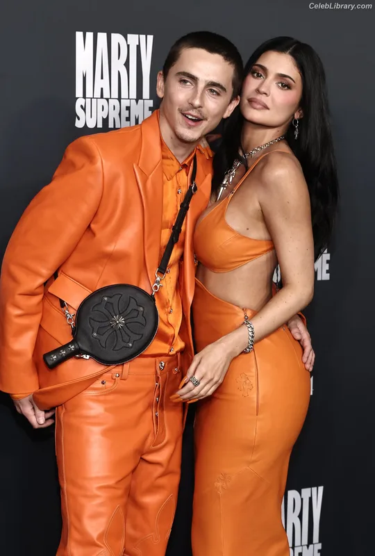 Kylie Jenner photo 15 of 4071