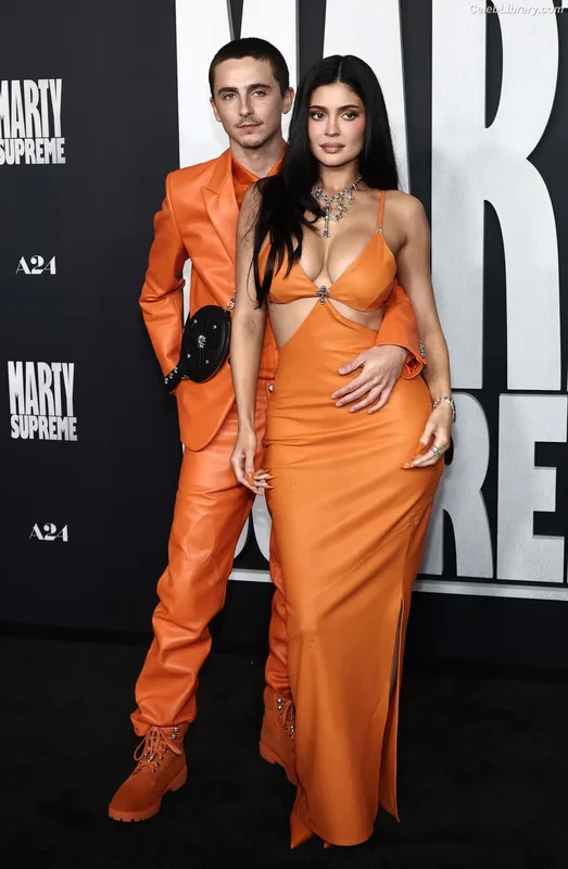 Kylie Jenner photo 17 of 4071