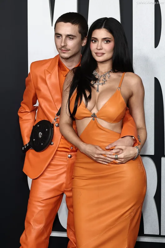 Kylie Jenner photo 19 of 4071