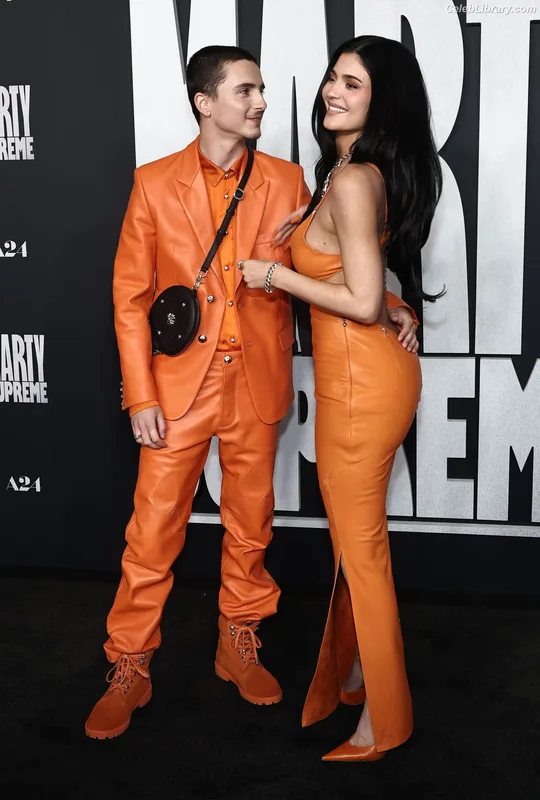 Kylie Jenner photo 20 of 4071