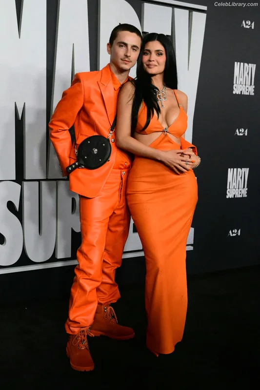 Kylie Jenner photo 22 of 4071