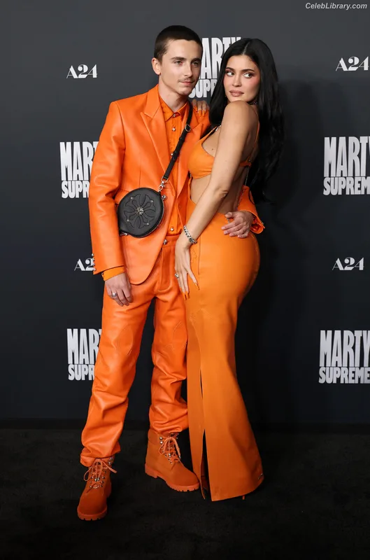 Kylie Jenner photo 14 of 4071