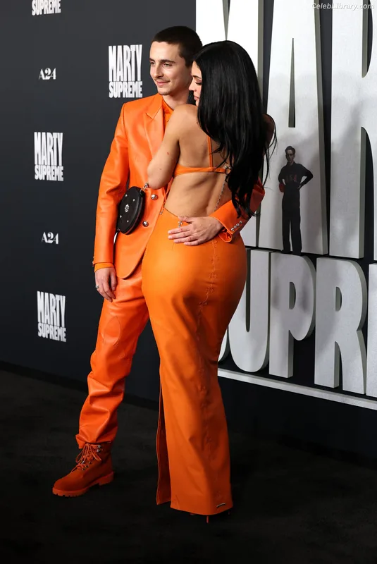 Kylie Jenner photo 15 of 4071