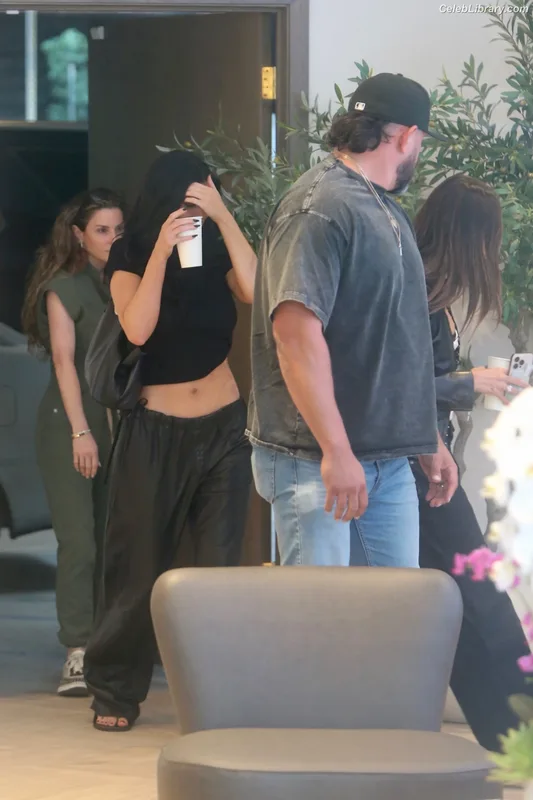 Kylie Jenner photo 9 of 4071