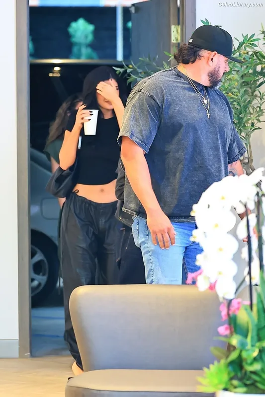 Kylie Jenner photo 22 of 4071