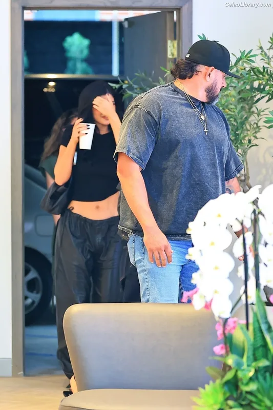 Kylie Jenner photo 24 of 4071