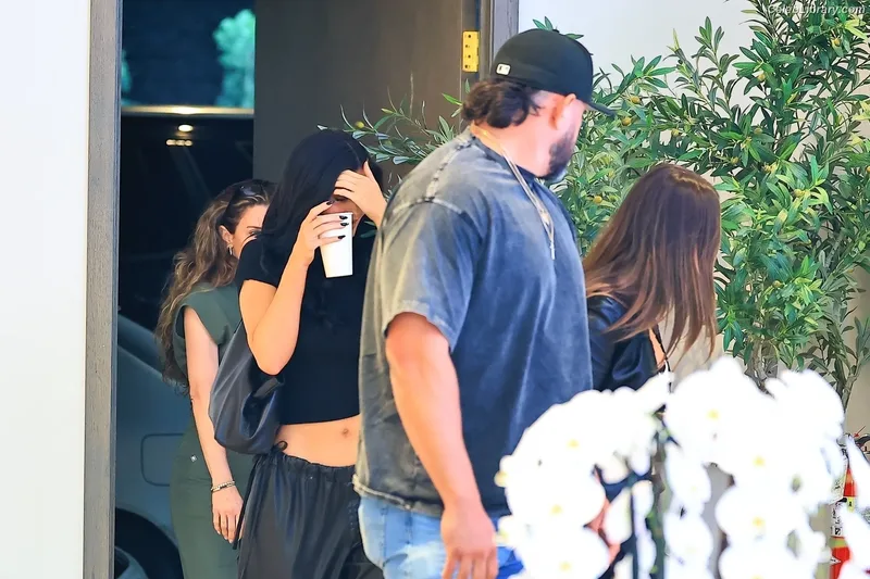 Kylie Jenner photo 8 of 4071