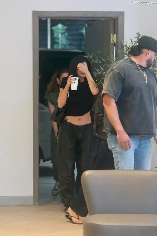 Kylie Jenner photo 14 of 4071