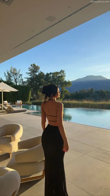 Kylie Jenner photo 5 of 4071