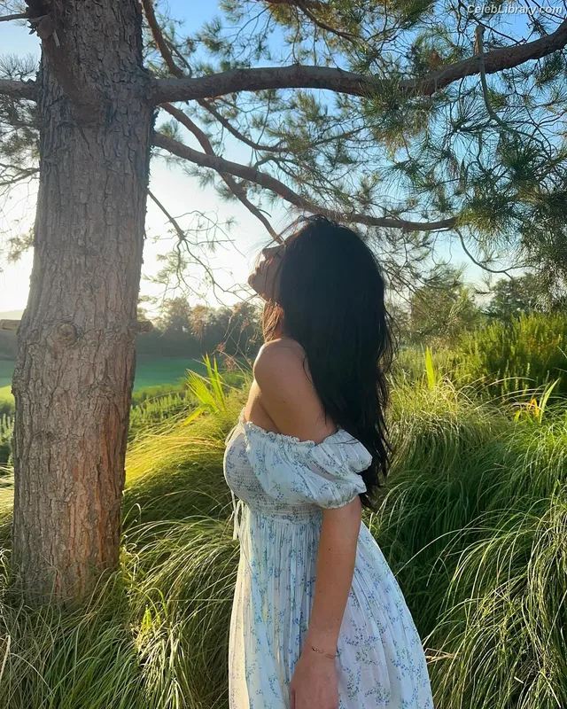 Kylie Jenner photo 19 of 4071