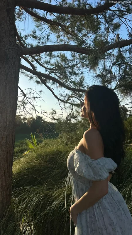 Kylie Jenner photo 2 of 4071