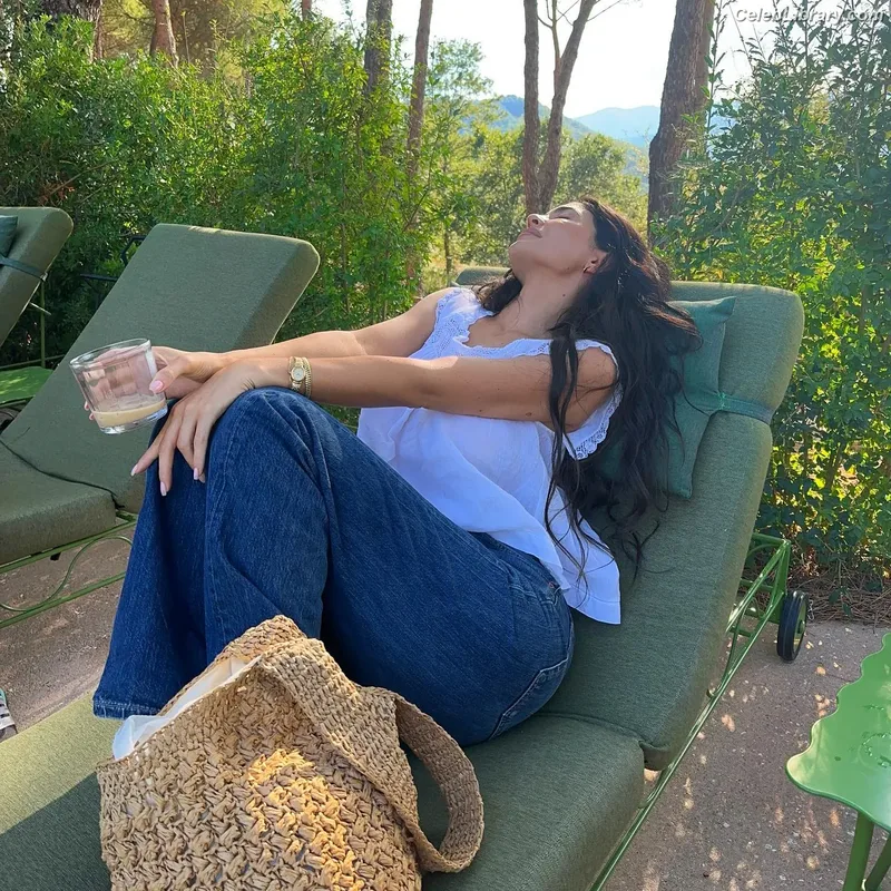Kylie Jenner photo 23 of 4071