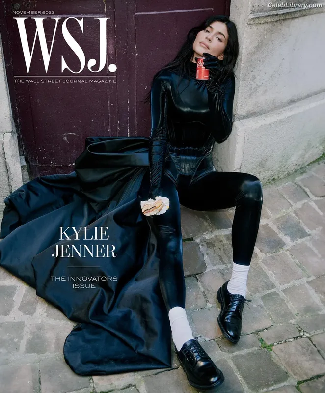 Kylie Jenner photo 23 of 4071