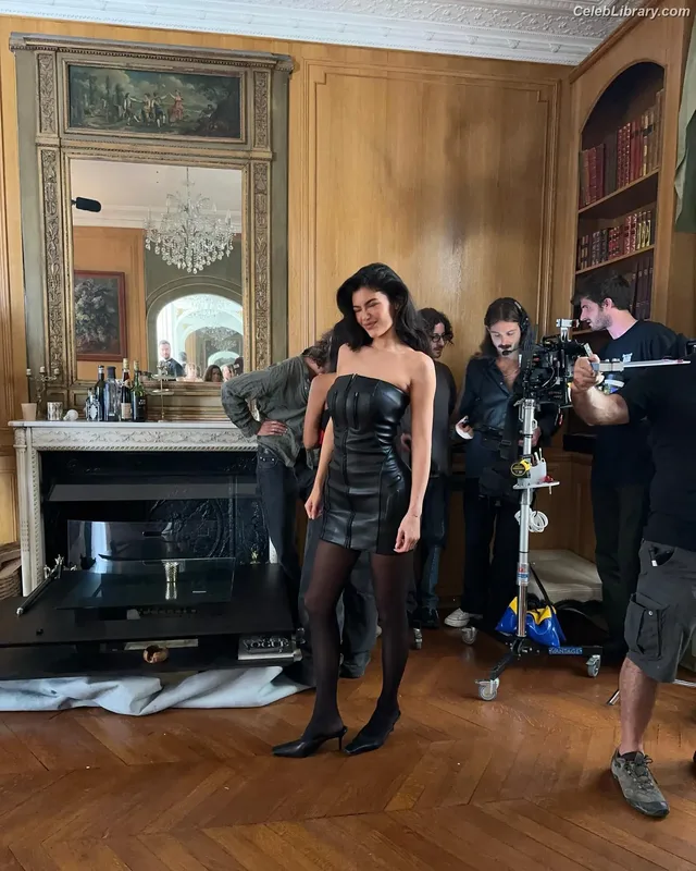 Kylie Jenner photo 22 of 4071