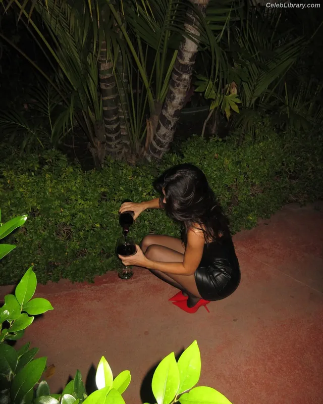 Kylie Jenner photo 3 of 4071