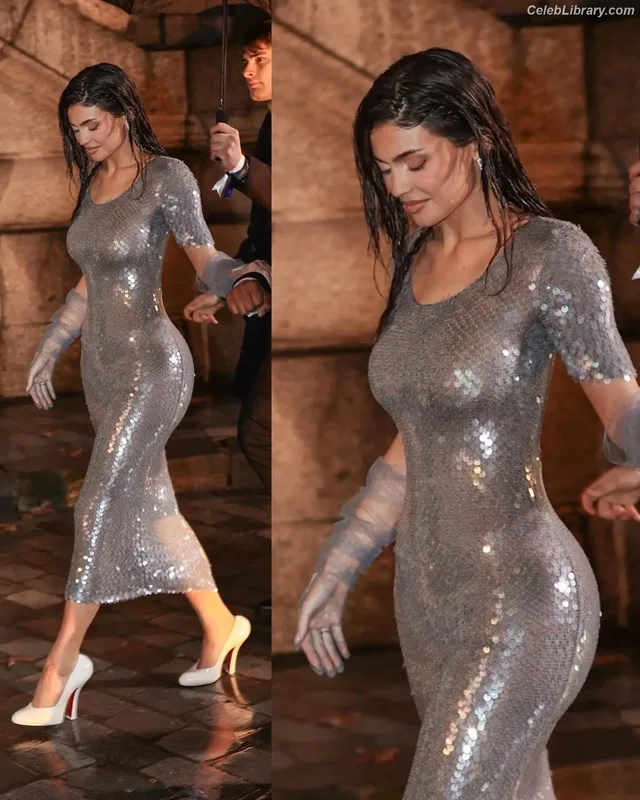 Kylie Jenner photo 20 of 4071