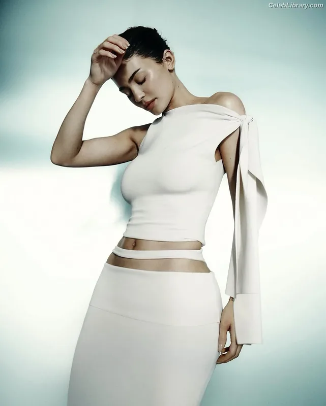 Kylie Jenner photo 7 of 4071