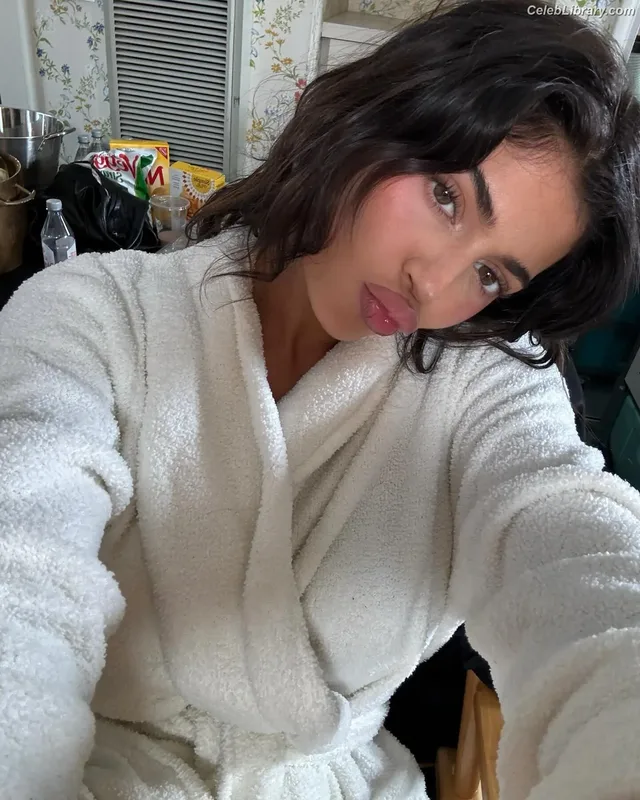 Kylie Jenner photo 18 of 4071